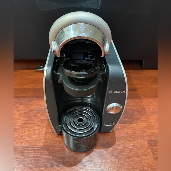 Bosch Tassimo T46 TAS4615UC8/05 Coffee Maker With Cleaning Disc - Picture 2 of 7